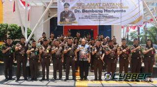 Diakhir Kunjungan di Kejari Banggai, Kejati Sulteng Tekankan Bekerja Sesuai SOP